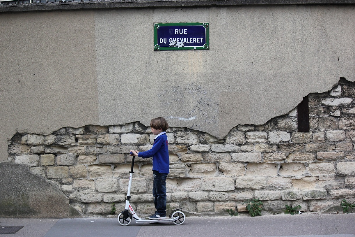 Quels sont les équipements obligatoires pour rouler en trottinette ? - Trot Access, boutique spécialisée en accessoires pour trottinette électrique